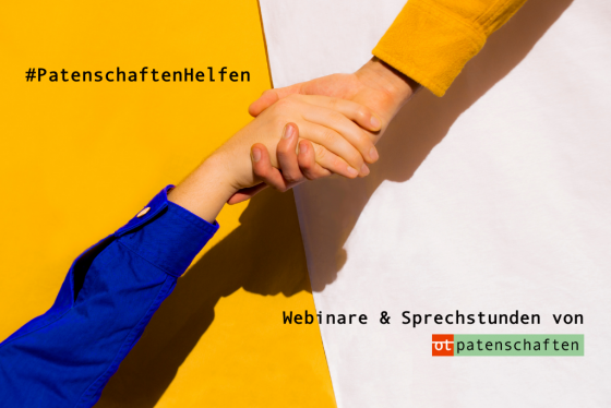 Text auf dem Bild: #PatenschaftenHelfen. Webinare & Sprechstunden von openTransfer Patenschaften. Der Hintergrund auf dem Bild ist links geld und auf der rechten Seite weiß. Eine Arm mit einem gelben Ärmel reicht einem Arm mit blauem Ärmel die Hand.